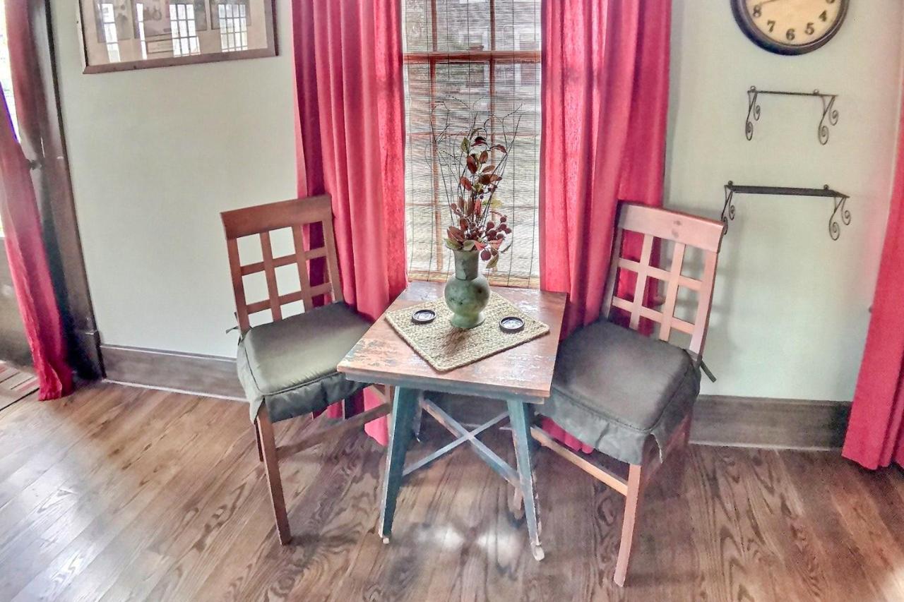 66 Center Street - The Carriage House, Queen Beds, Wifi, Cable Tv, Outdoor Sitting Area, Free On-Site Parking, Spa Tub For 2 Eureka Springs Exterior foto